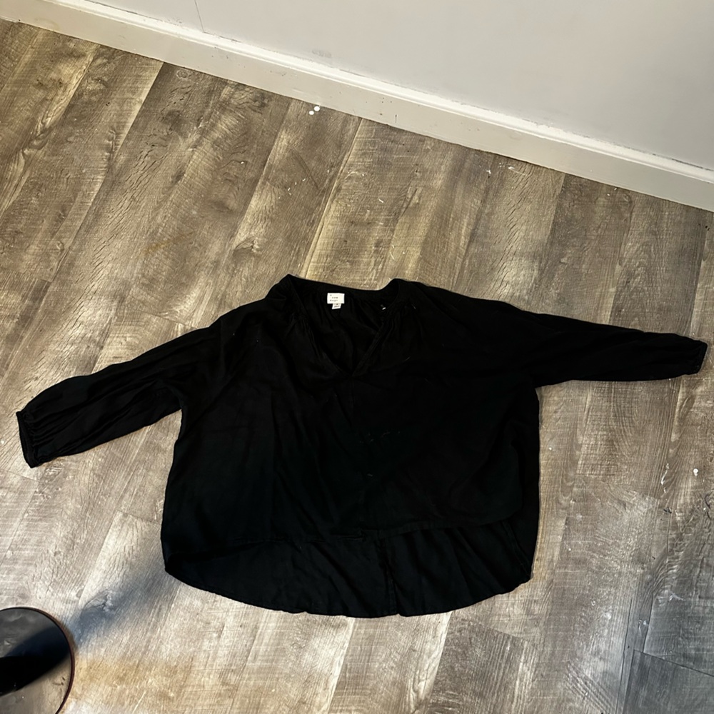 Black mid sleeve shirt